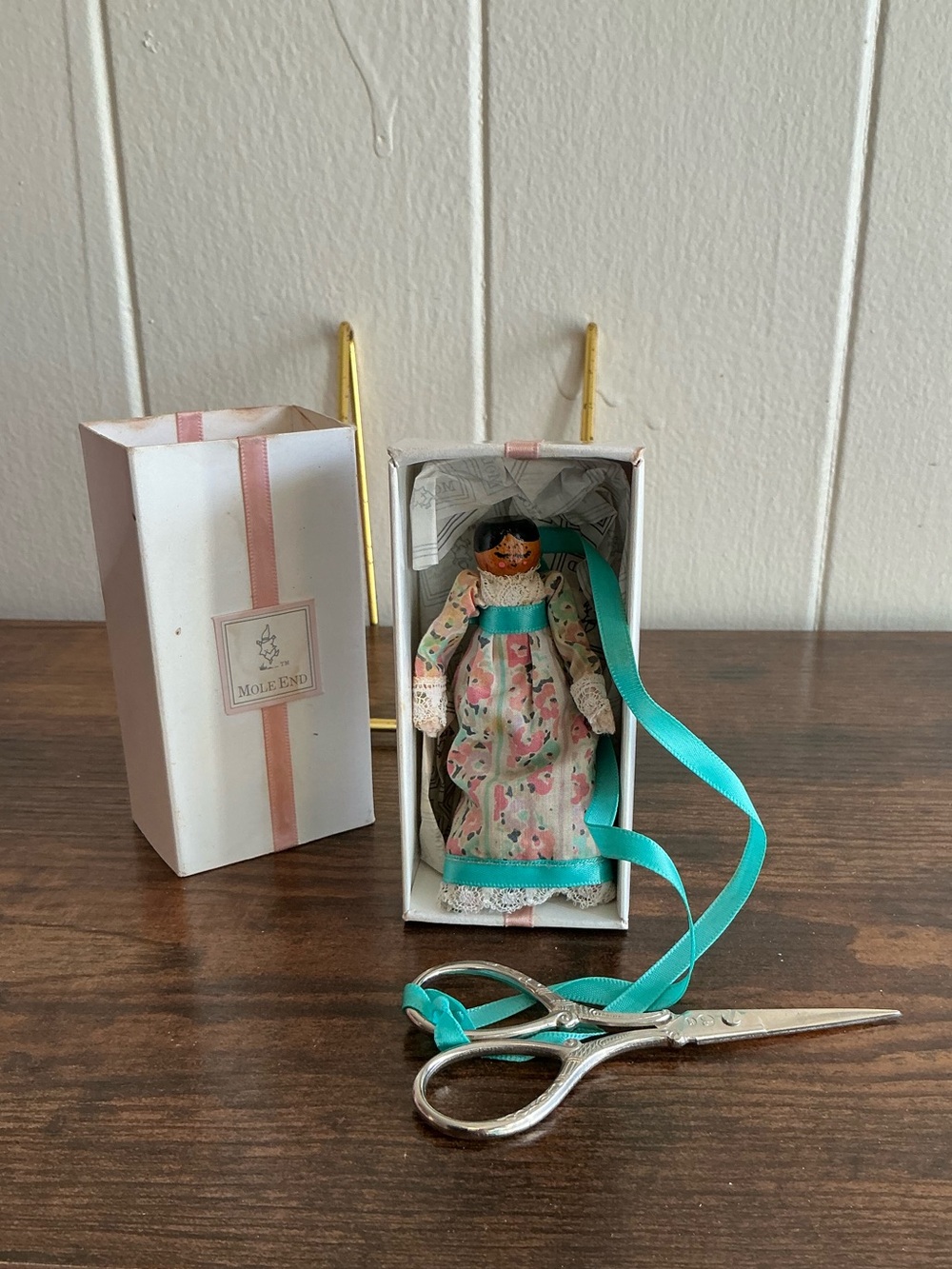 A rare Vintage Mole End England Peg Doll & Sewing Scissors Holder Lavender